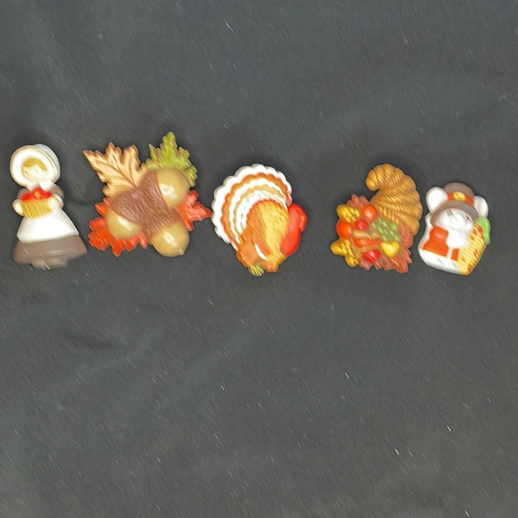 Vintage pin set of 17 (variety of Fall & winter) - Picture 4 of 10